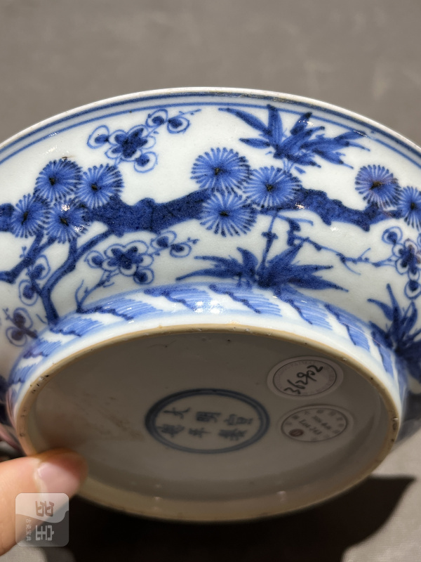 "大明宣德年制"款青花岁寒三友纹盘 - 图5